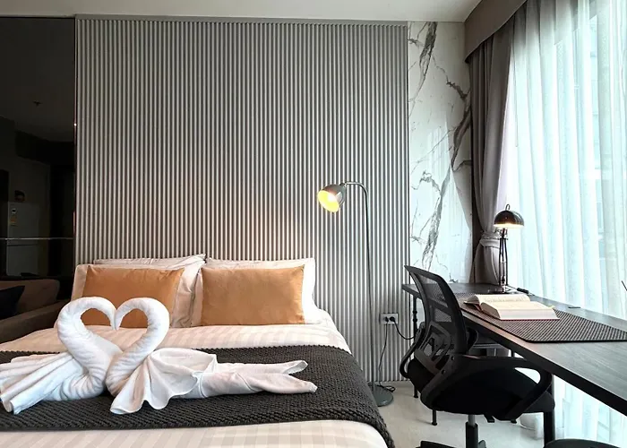 Lejlighed Walk To Bts Pool View Queenbed Retreat Bangkok