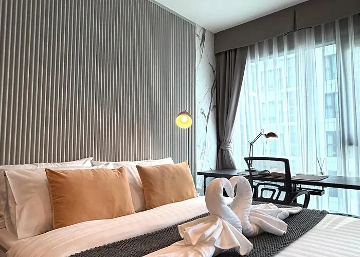 Walk To Bts Pool View Queenbed Retreat *