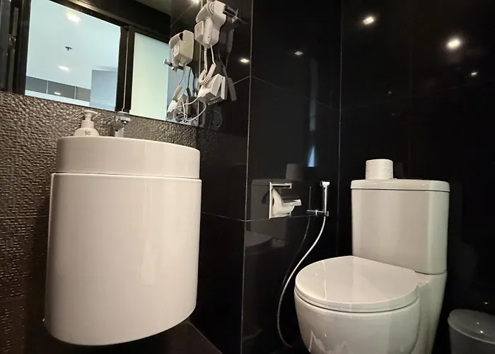 Walk To Bts Pool View Queenbed Retreat * Bangkok